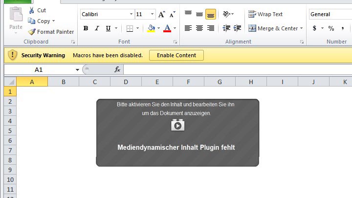 Ein Excel-Dokument mit einer Sicherheitswarnung oben, die darauf hinweist, dass Makros deaktiviert wurden, mit der Schaltfläche „Enable Content“. In der Tabelle befindet sich eine graue Box mit der Meldung „Mediendynamischer Inhalt Plugin fehlt“ und der Aufforderung, den Inhalt zu aktivieren, um das Dokument anzuzeigen.